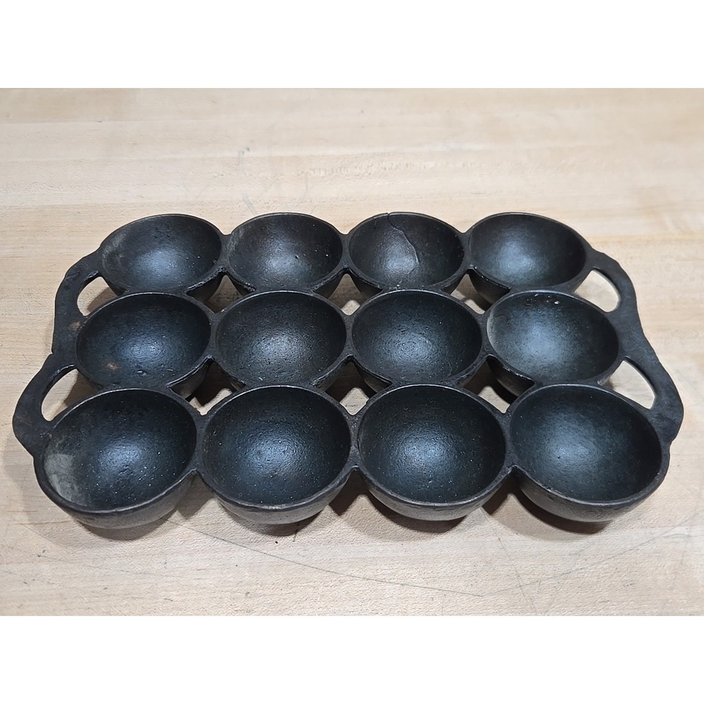 Vintage Early Pre Griswold ERIE No 9 Cast Iron Golf Ball Gem Baking Pan